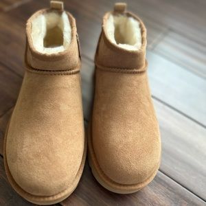 Ugg Ultra Minis new in box